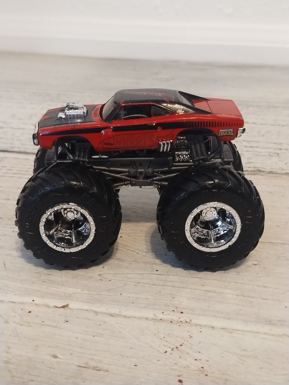Hot Wheels Monster Jam " DODGE CHARGER R/T " 1:64 Monster Truck